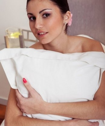 Грудастая брюнетка с огоньком в глазах приглашает провести время с пользой для тела и души. Я знаю, чего ты ждешь, и обещаю удовлетворить все твои желания! 8177, 24 года